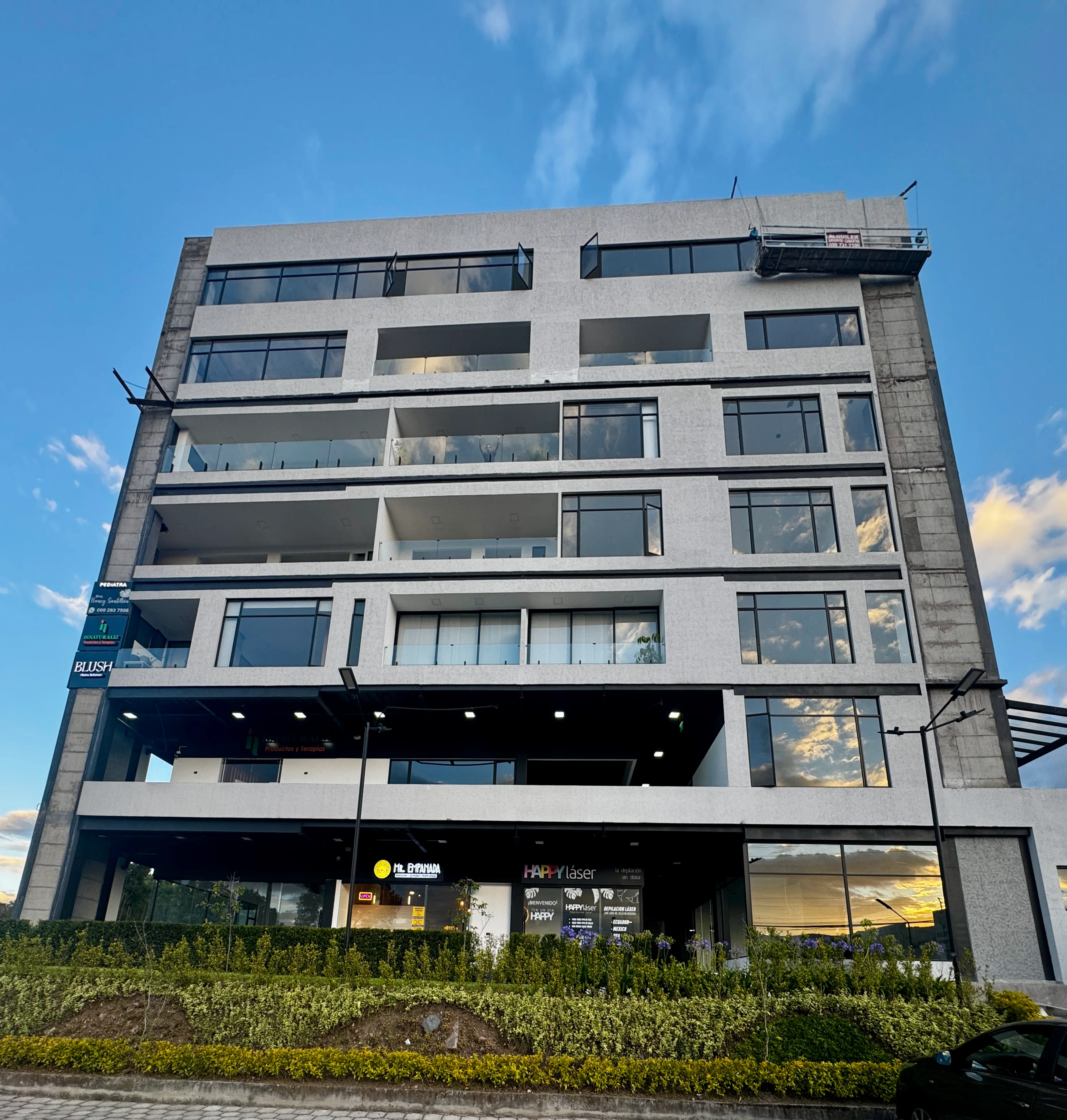 Edificio RehabCare – Av. Ilaló y Los Planetas, Mirasierra